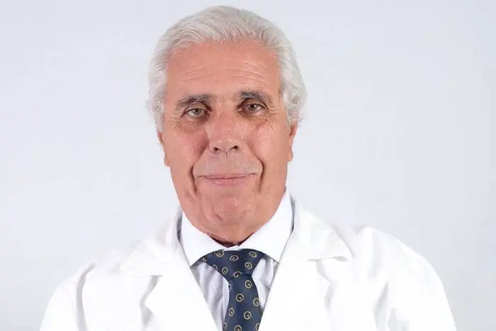 El Dr. Héctor Oxilia recibió una importante distinción